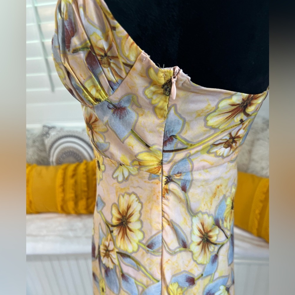 Yellow Floral Spaghetti Strap Midi Dress
Size Medium - Picture 6 of 10